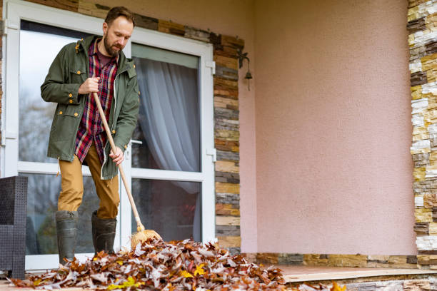 Best Professional Junk Removal  in Iola, KS